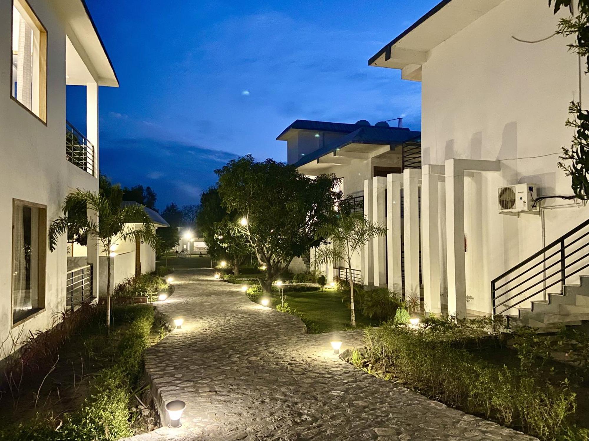 The White Oak Corbett Spa & Resort Рамнагар Екстериор снимка
