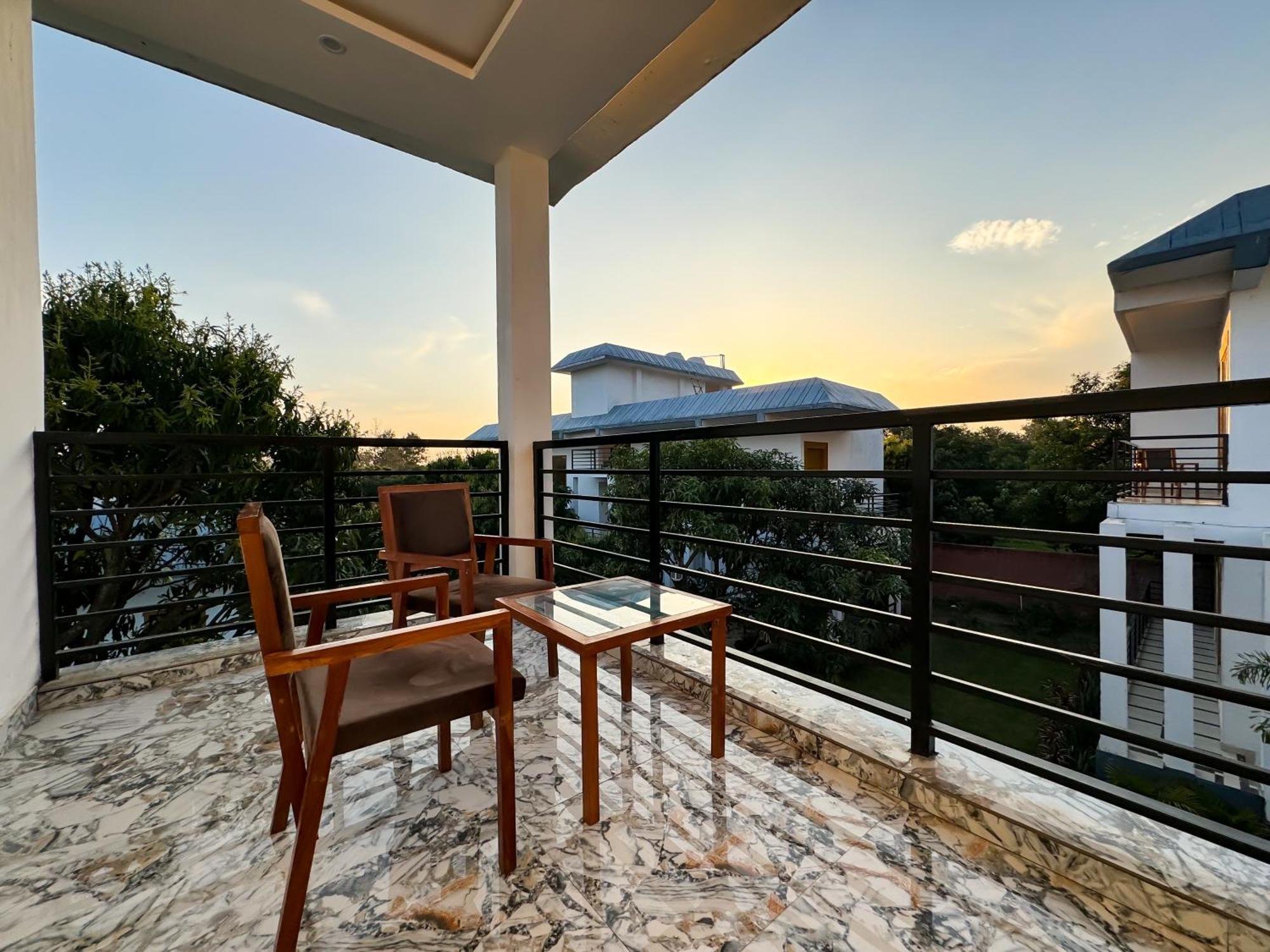 The White Oak Corbett Spa & Resort Рамнагар Екстериор снимка